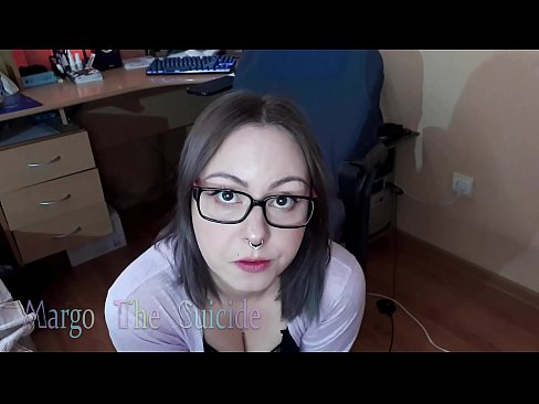 ❤️ Sexy meisje met bril zuigt Dildo diep op camera ❤️❌ Quality porn at us ️❤